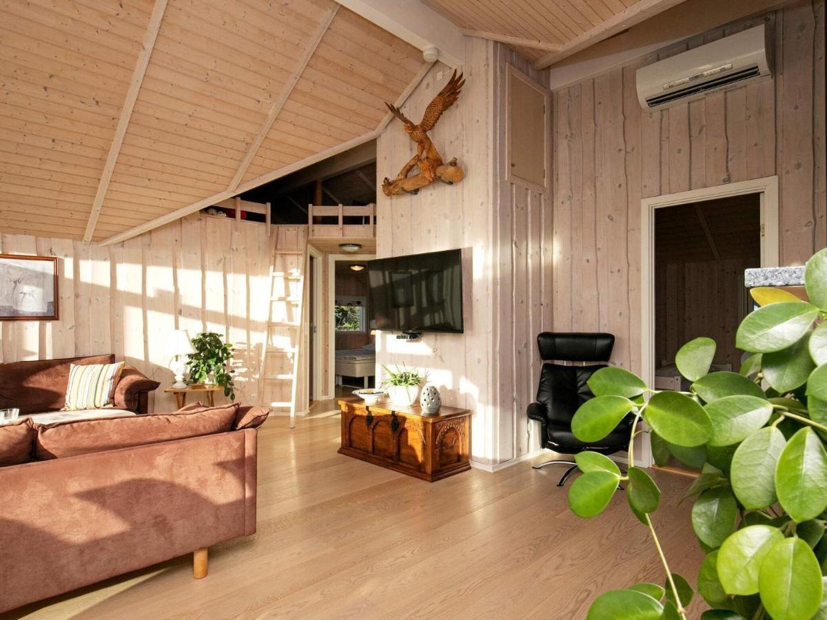 Three-Bedroom Holiday Home In Rodby 38 Kramnitse ภายนอก รูปภาพ