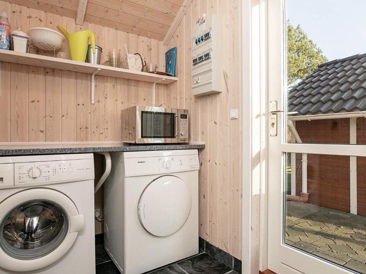 Three-Bedroom Holiday Home In Rodby 38 Kramnitse ภายนอก รูปภาพ
