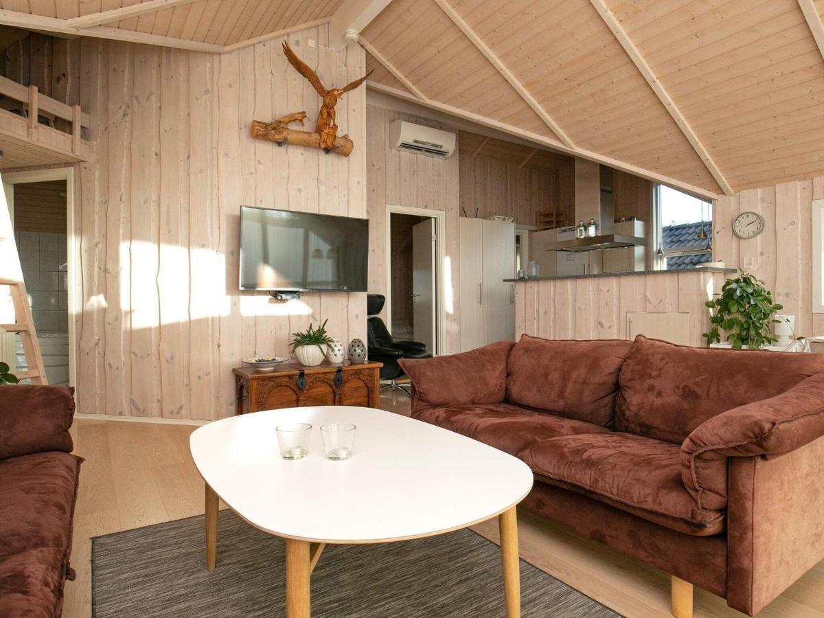 Three-Bedroom Holiday Home In Rodby 38 Kramnitse ภายนอก รูปภาพ