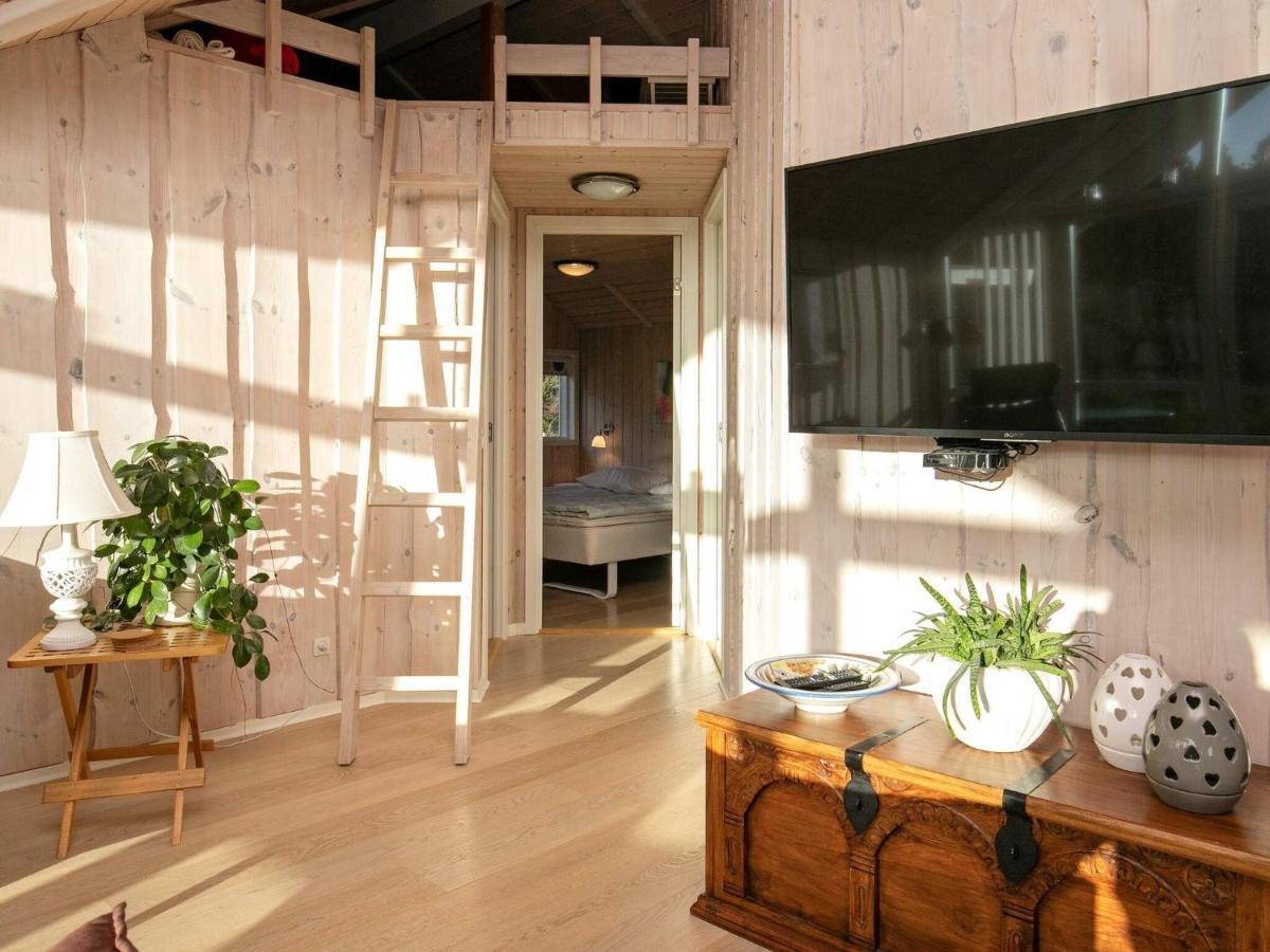 Three-Bedroom Holiday Home In Rodby 38 Kramnitse ภายนอก รูปภาพ